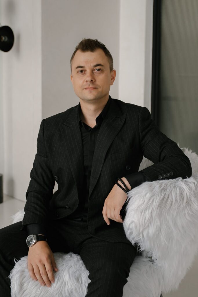 Холмогорцев Андрей Борисович, заместитель директора ЮК «Центурион»